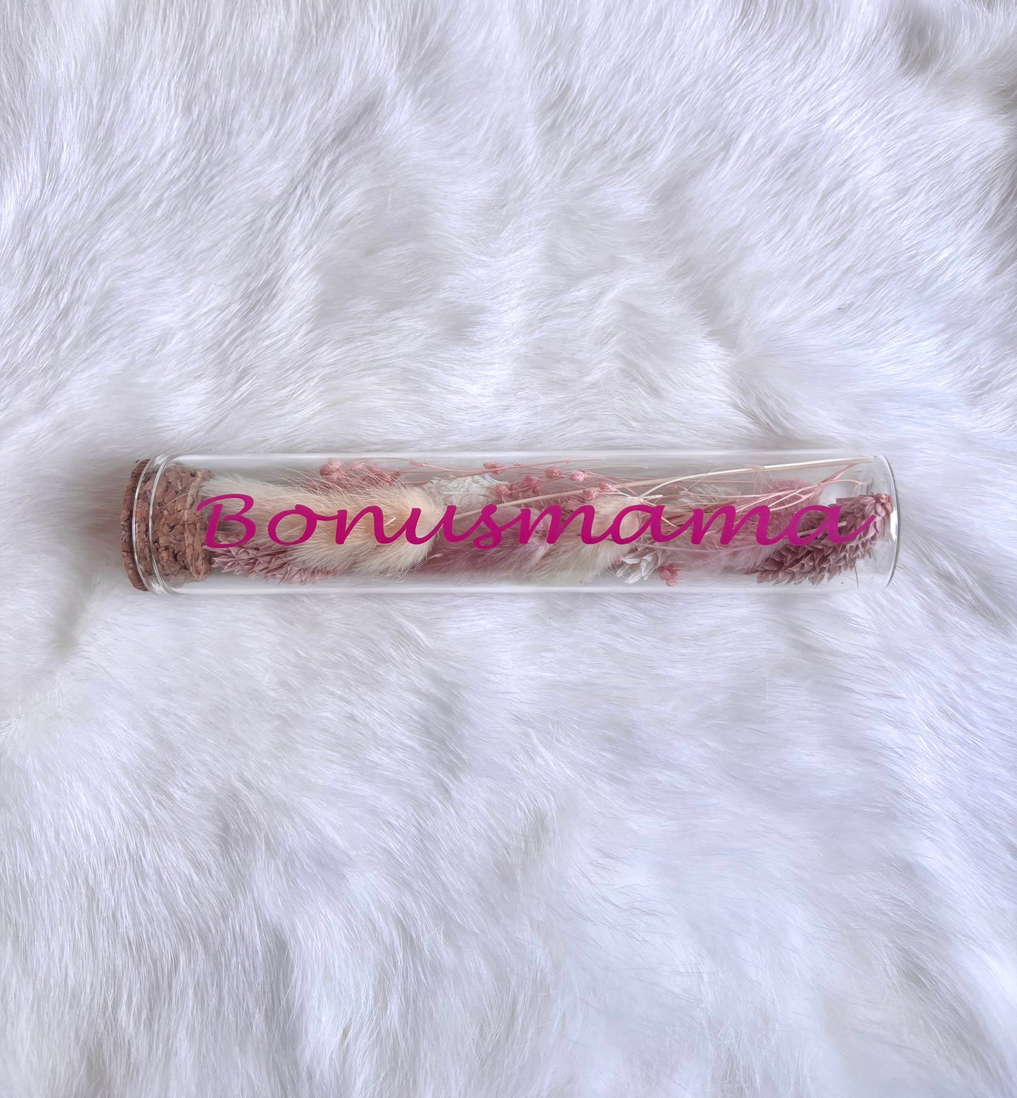 OK - Glazen buisje met kurk
oudroze, lichtroze en witte droogbloemen
Tekst: Bonusmama roos
B 15cm
D 3m
Prijs: €6,50
Voorraad: 1