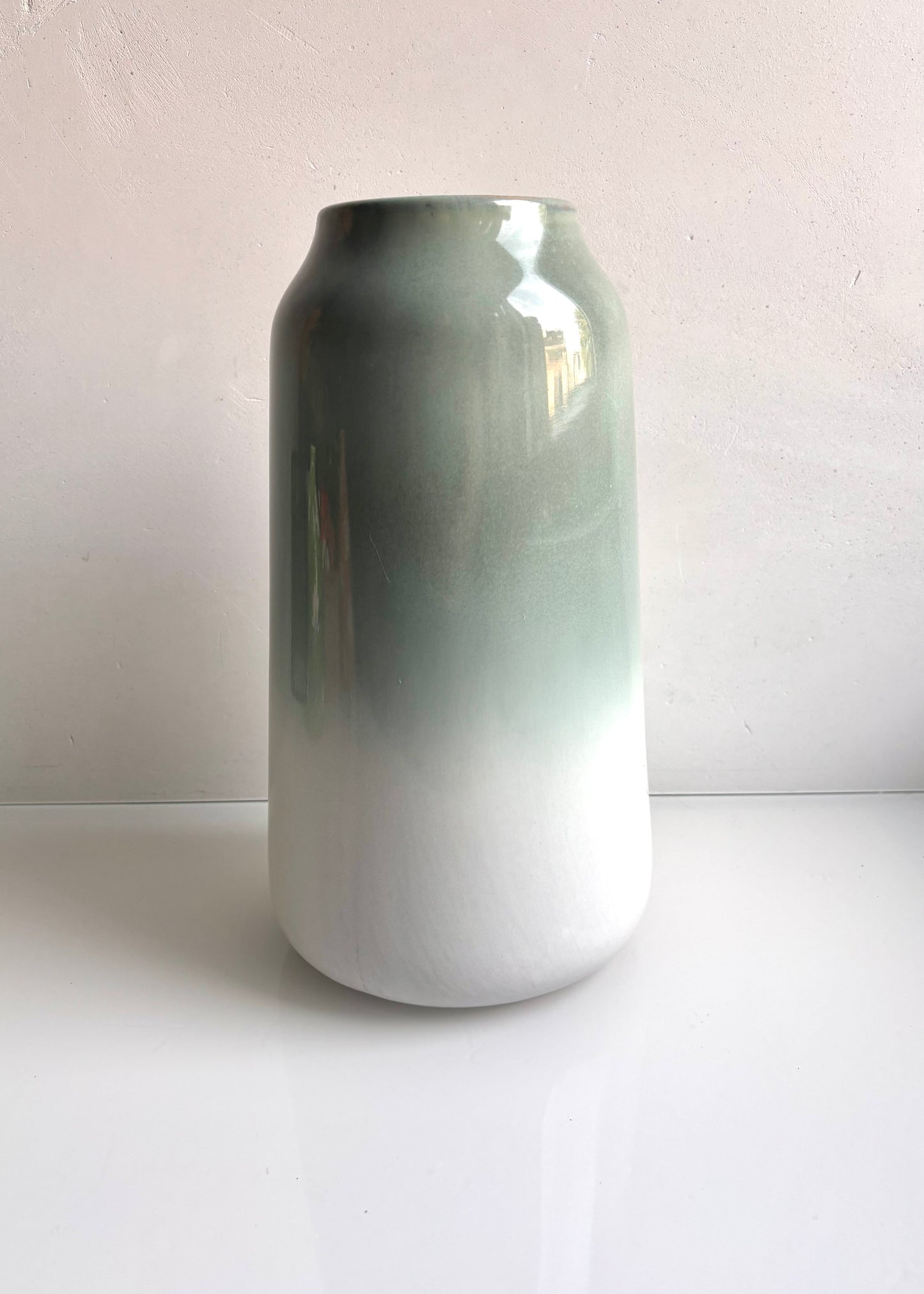 OK - Grote vaas met muntgroen en wit
H 28cm
Diameter opening hals 7,5cm
€24,90
Voorraad: 1