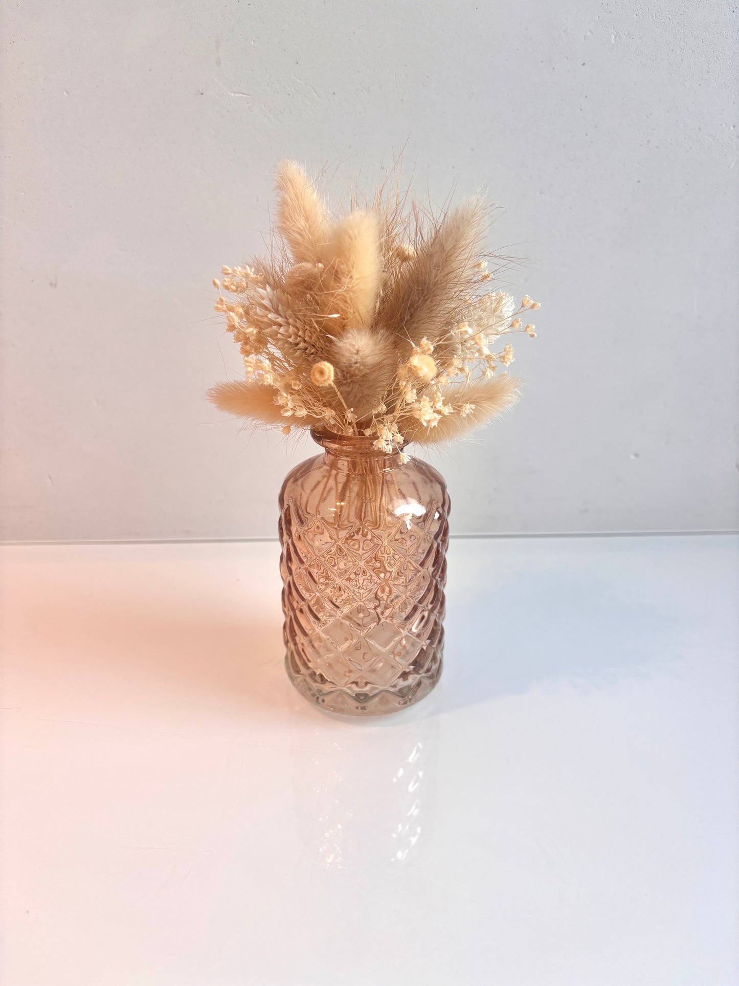 OK - Vaas lichtoranje met kleine structuur
Kleuren: beige en wit
€18,50
H 19cm
Voorraad: 1