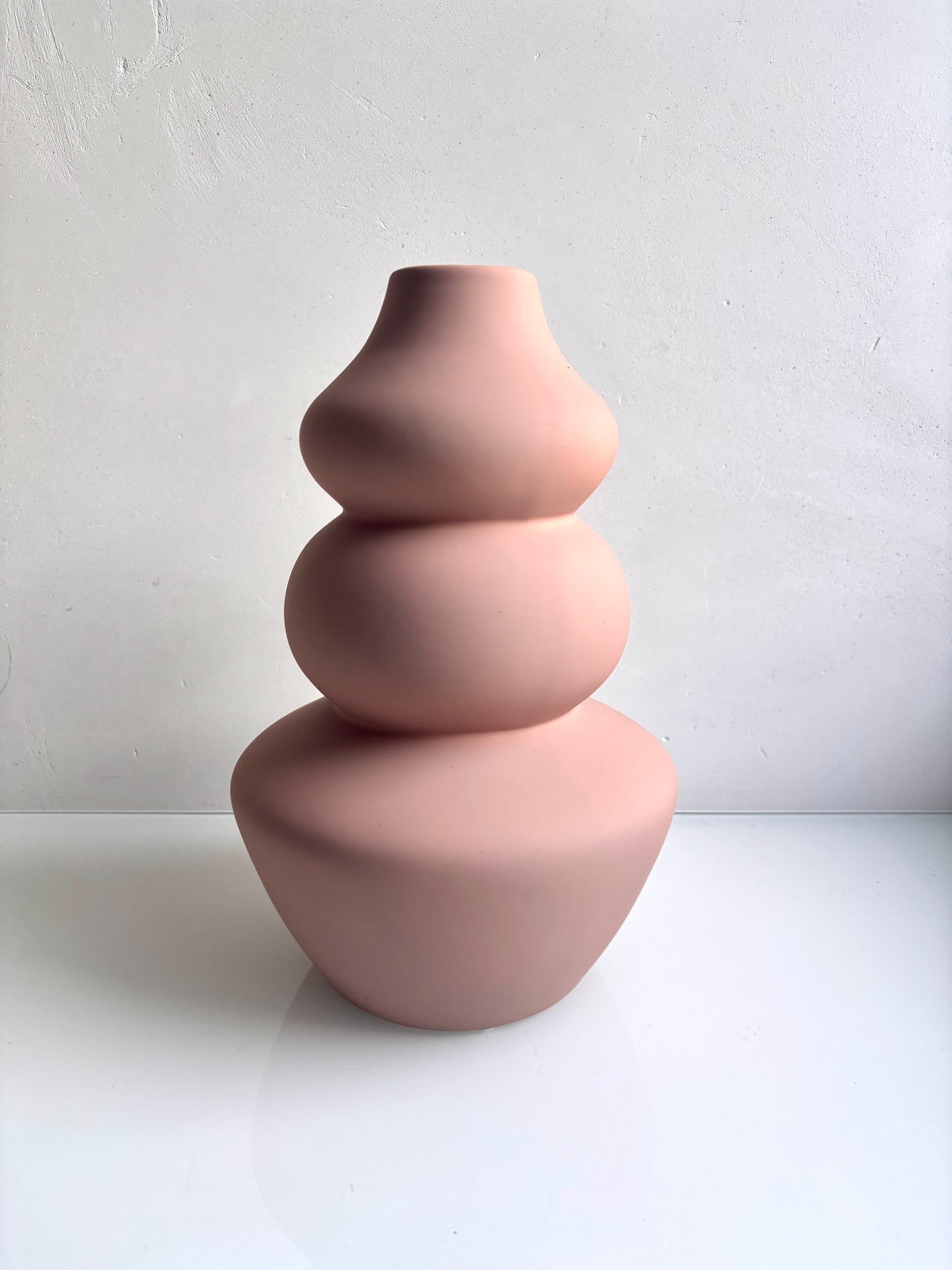 OK - Organische oudroze vaas met matte uitstraling
H 28cm
Diameter opening hals 4,5cm
€24,90
Voorraad: 1