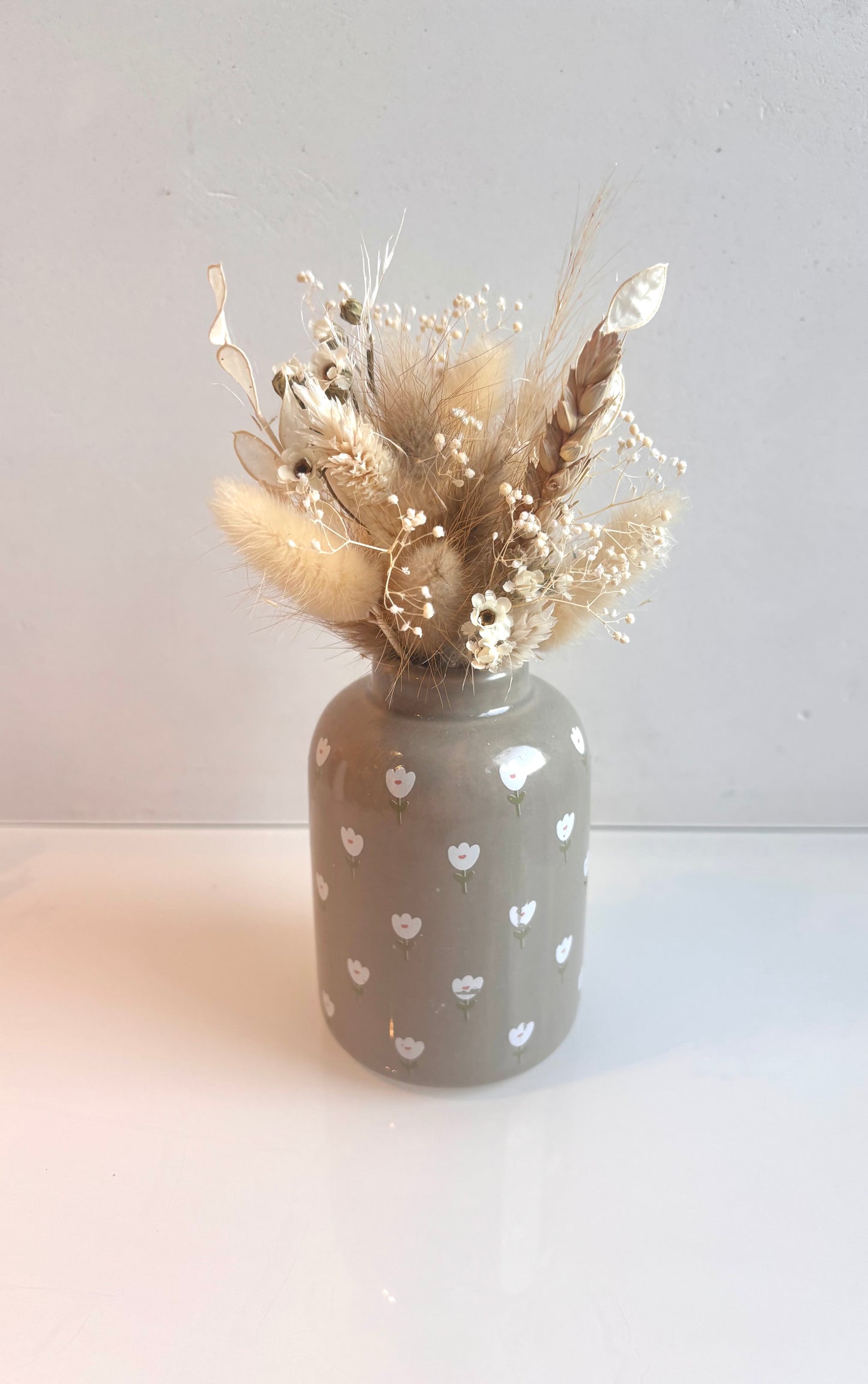 OK - Vaas taupe met bloemetjes
kleuren: beige, wit
H 17cm
€18,50
Voorraad: 1