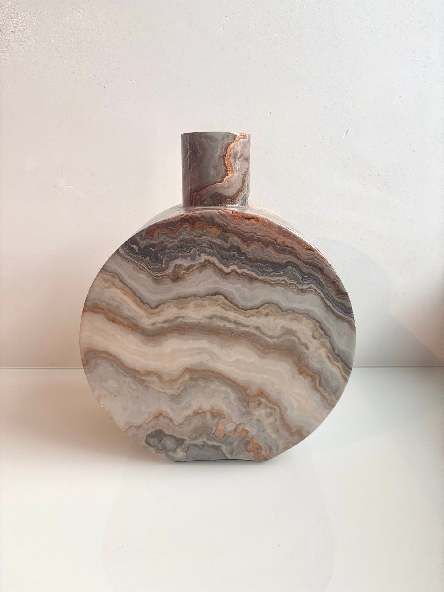 OK - Vaas rond met aardetinten en marmerlook.
H 25cm
D H 4,5cm
Prijs: €19,90
Voorraad: 1