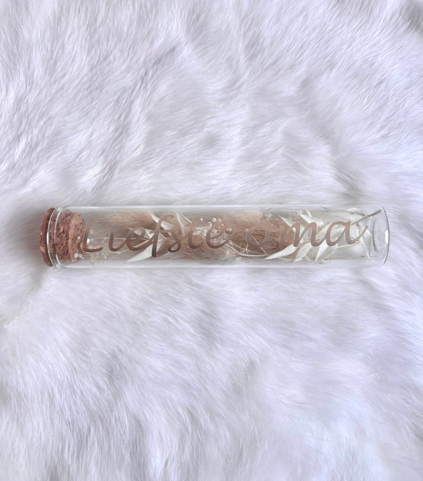 OK - Glazen buisje met kurk
beige en witte droogbloemen
Tekst: liefste oma goud
B 15cm
D 3cm
Prijs: €6,50
Voorraad: 1