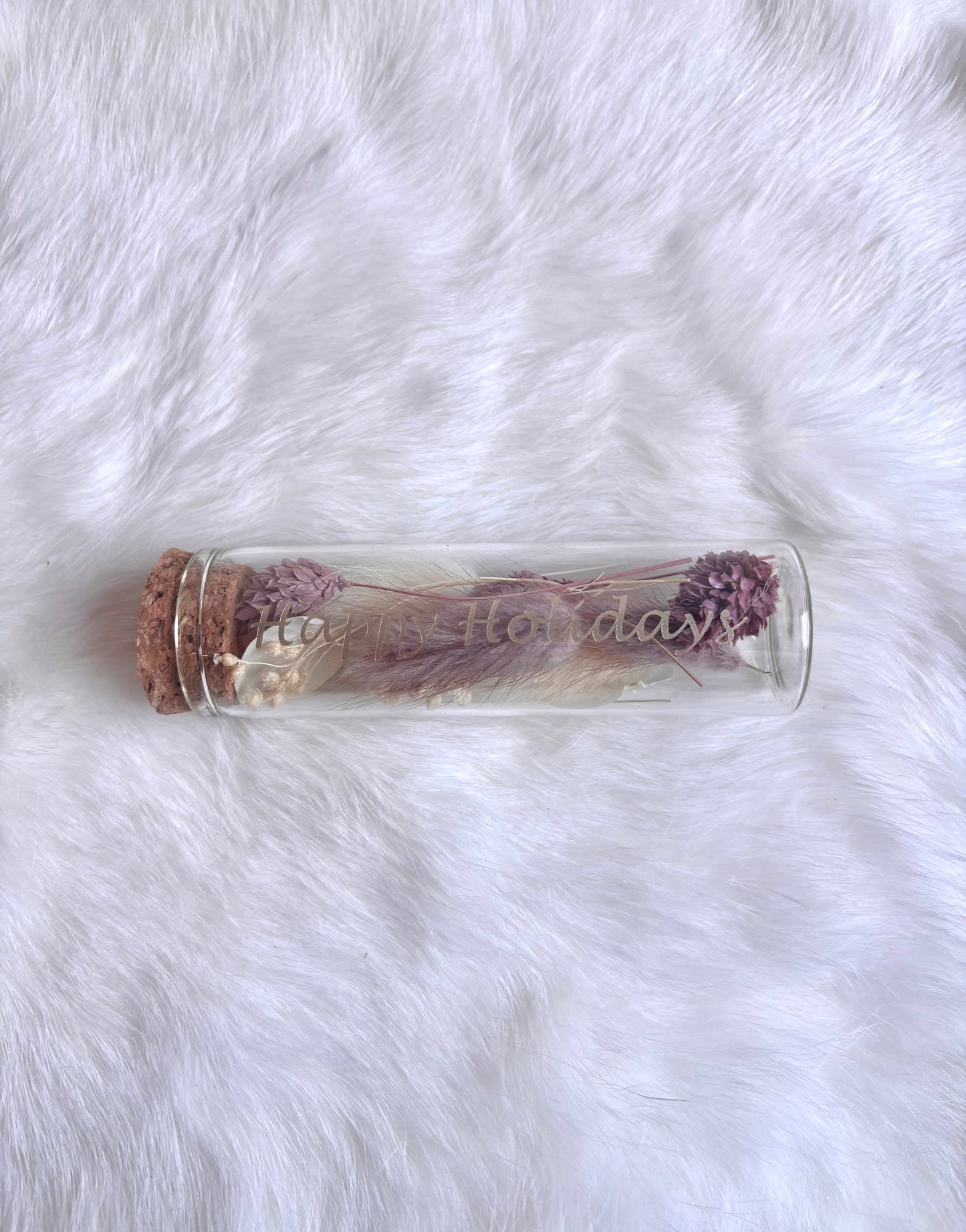 OK - Glazen buisje met kurk
oudroze en witte droogbloemen
Tekst: happy holidays
B 10cm
D 3cm
Prijs: €5,50
Voorraad: 1