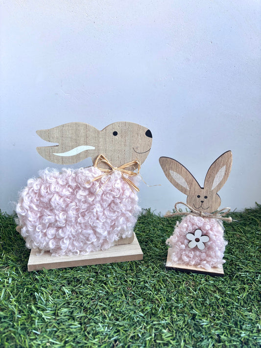 OK - Konijn in hout met lichtroze vacht
Klein 13,50cm €4,50
Groot 16cm €6,50
Set €10,00

Voorraad: van elk 1
Graag in collectie pasen