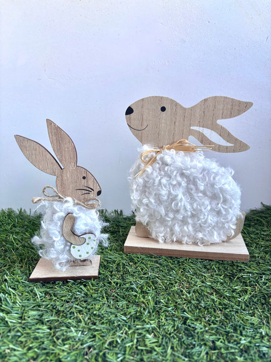 OK - Konijn in hout met witte vacht
Klein: 14,50cm €4,50
Groot: 16cm €6,50
Set €10,00

Voorraad: van elk 2
Graag in collectie pasen