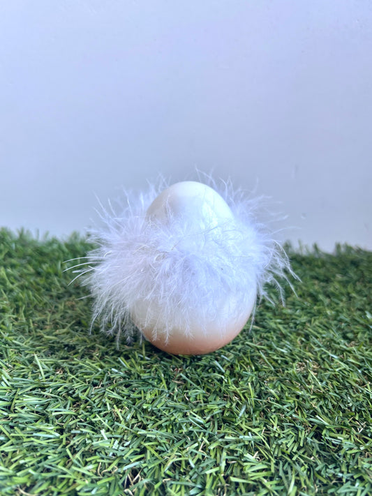 OK - Paasei met wit en lichtoranje ( wit bovenaan, lichtoranje onderaan)
met witte vacht/ witte pluis :)
Hoogte 9cm
€3,90
Voorraad: 2
