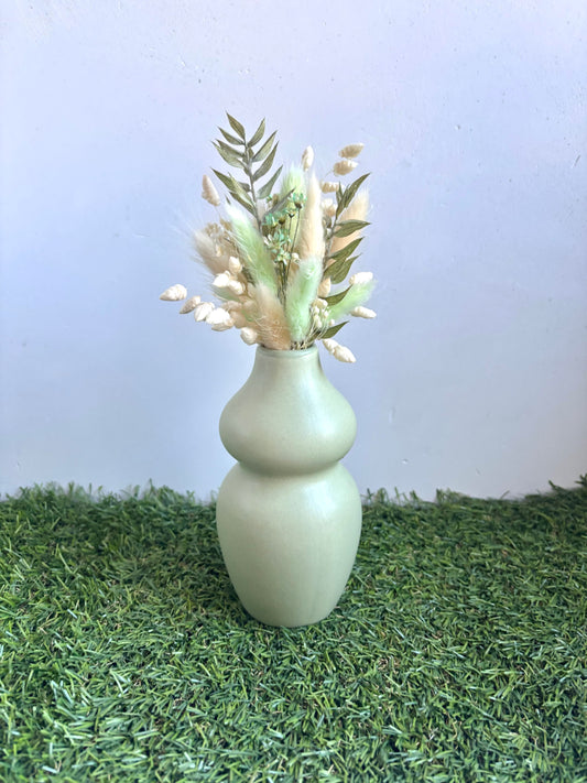 OK - Vaas lichtgroen met muntgroen en witte droogbloemen.

Hoogte 25cm 
€23,90
Voorraad: 2