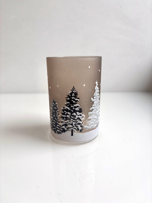 OK - Theelichthouder taupe met kerstbomen
Kerstbomen zijn met glitters
Hoogte 12cm
Diameter 8cm
Prijs €5,90

Voorraad: 2