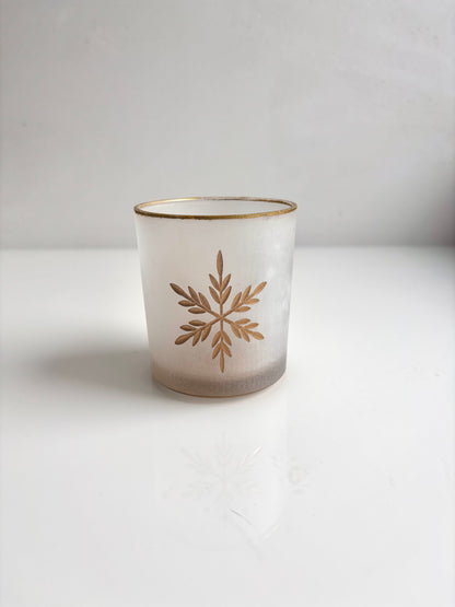 OK - Theelichthouder met gouden randje en gouden sneeuwvlok.
Hoogte 8cm
Diamter 6,50cm
Prijs €4,90

Voorraad: 5