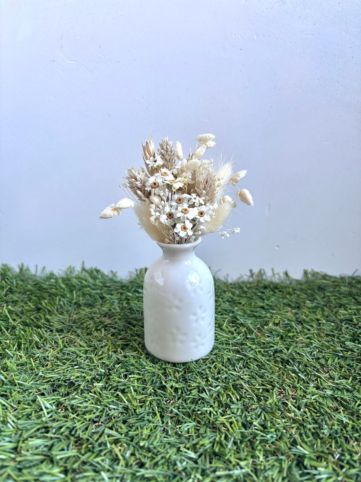 OK - Mini vaasje wit met bloemetjes op.
Kleuren: beige en wit

Hoogte: 14cm
€10,50
Voorraad: 1

