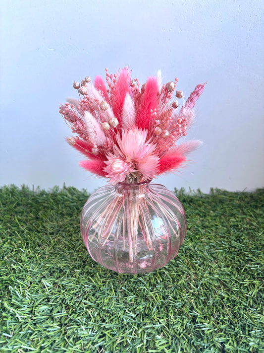 OK - Doorzichtig vaasje roos met felroze en lichtroze droogbloemen.

Hoogte 20cm
€22,50
Voorraad: 1