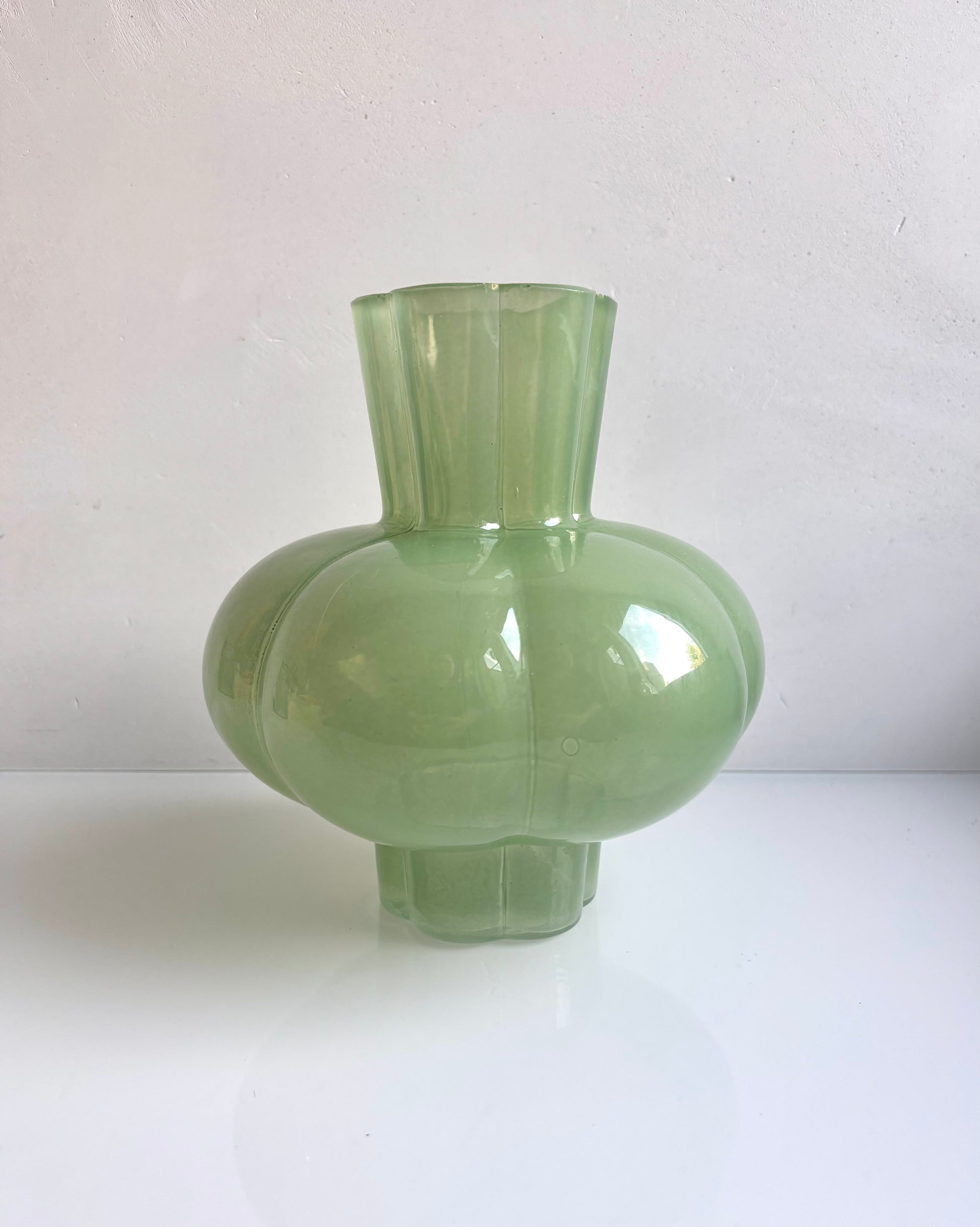 OK - Bloemvormige vaas lichtgroen
H 21cm
Diameter opening hals 7cm
B 18cm
€17,90