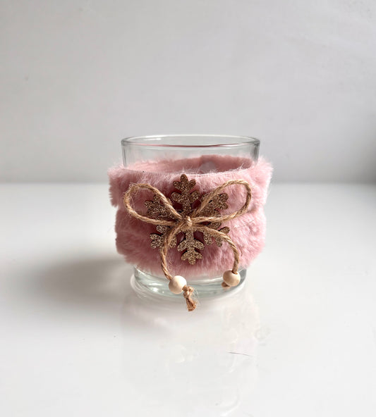 OK - Theelichthouder met sneeuwvlok goud glitter met lichtroze vacht
Hoogte 8cm
Diameter 7cm
Prijs: €3,90

Voorraad: 1