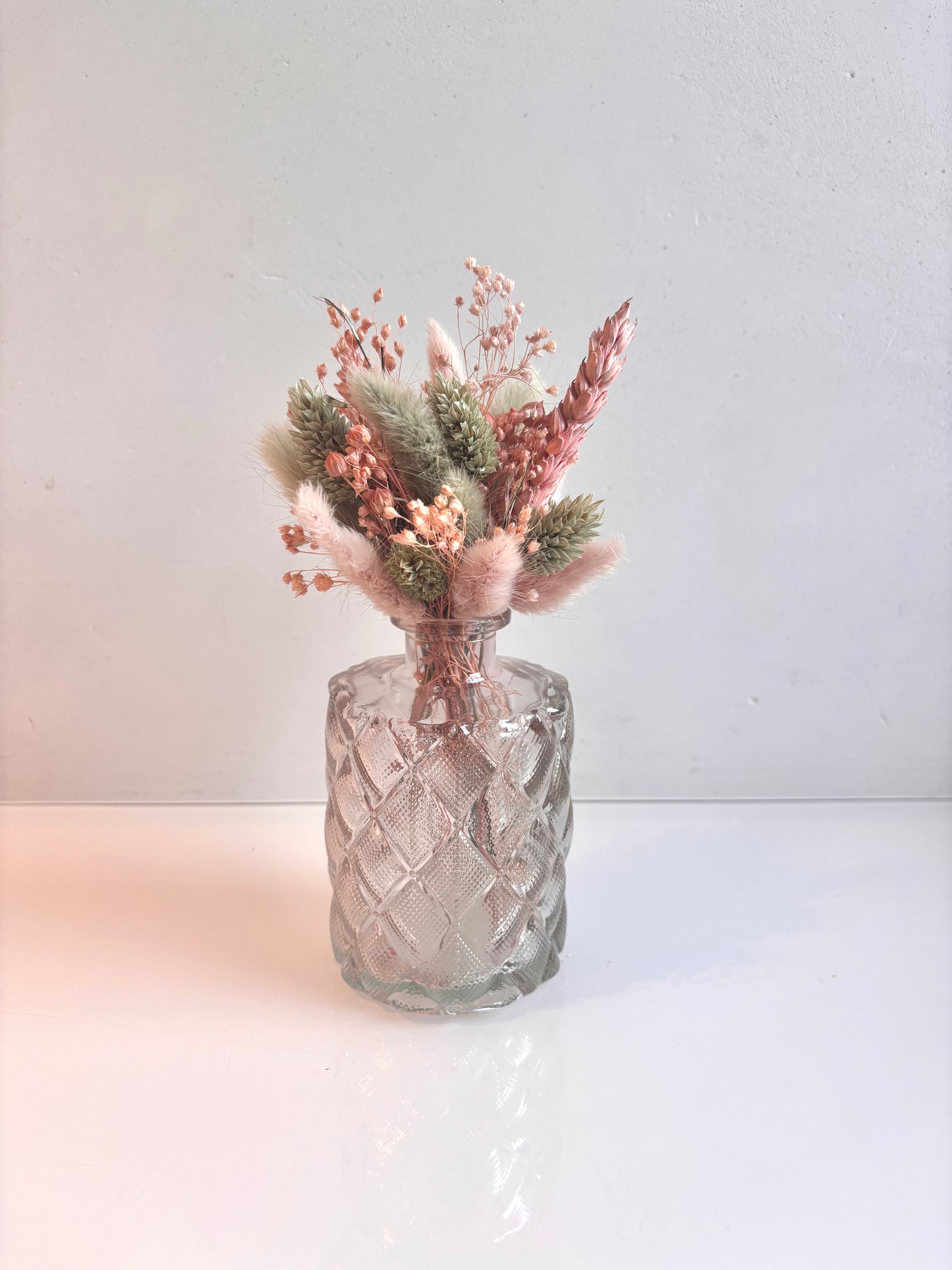 OK - Vaas lichtroze met kleine structuur 
Kleuren: ice groen en lichtroze

€18,50
H 19cm

Voorraad: 1