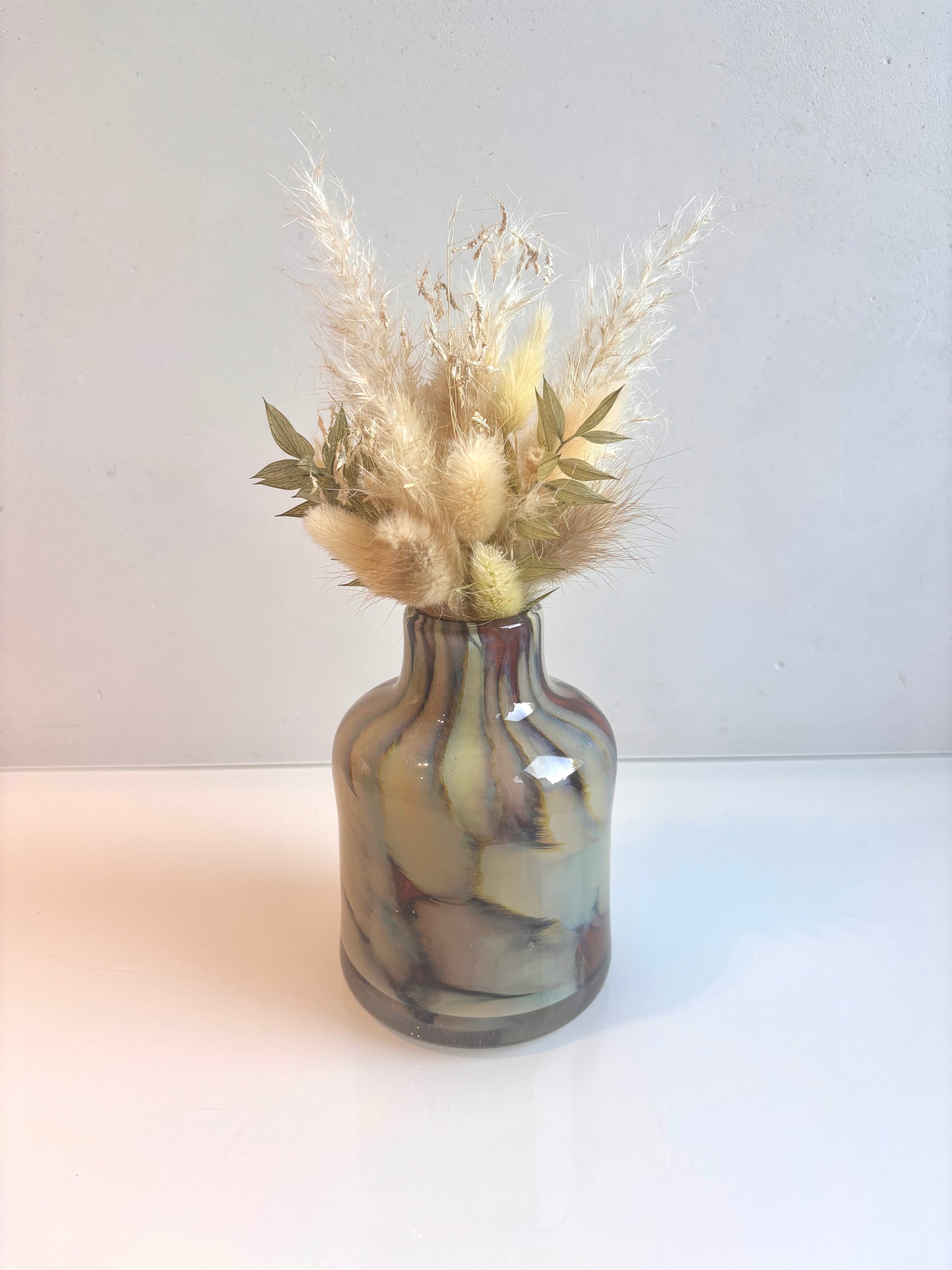 OK - Vaas met verschillende tinten; groen, blauw, bruin 
kleuren bloemen: beige, groen

H 22cm
€23,90

Voorraad: 1