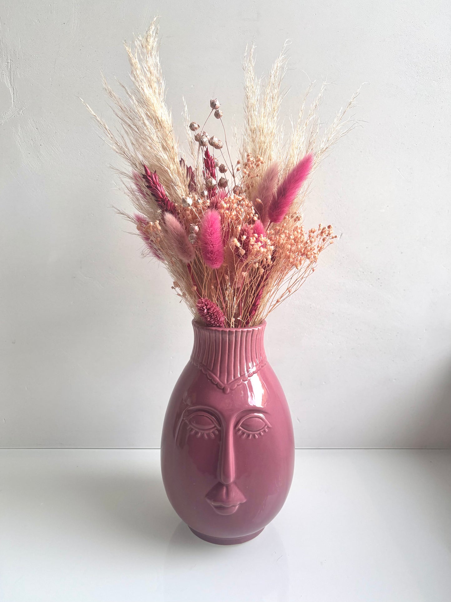 OK - Vaas met gezicht donkerroos/oudroze
Kleuren: lichtroze, beige, fuchsia en oudroze

H 40cm
€32,90

Voorraad: 1