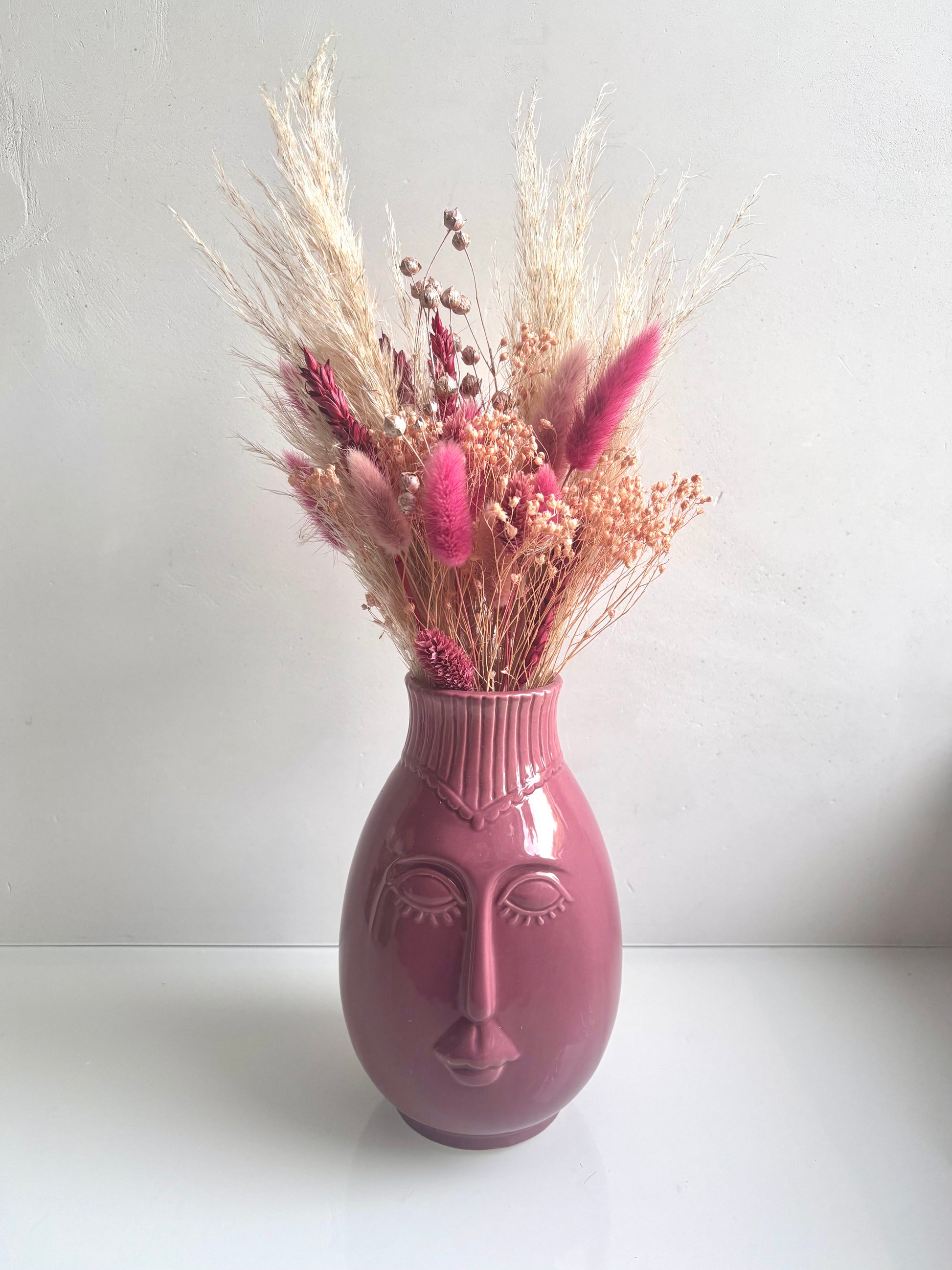 OK - Vaas met gezicht donkerroos/oudroze
Kleuren: lichtroze, beige, fuchsia en oudroze

H 40cm
€32,90

Voorraad: 1