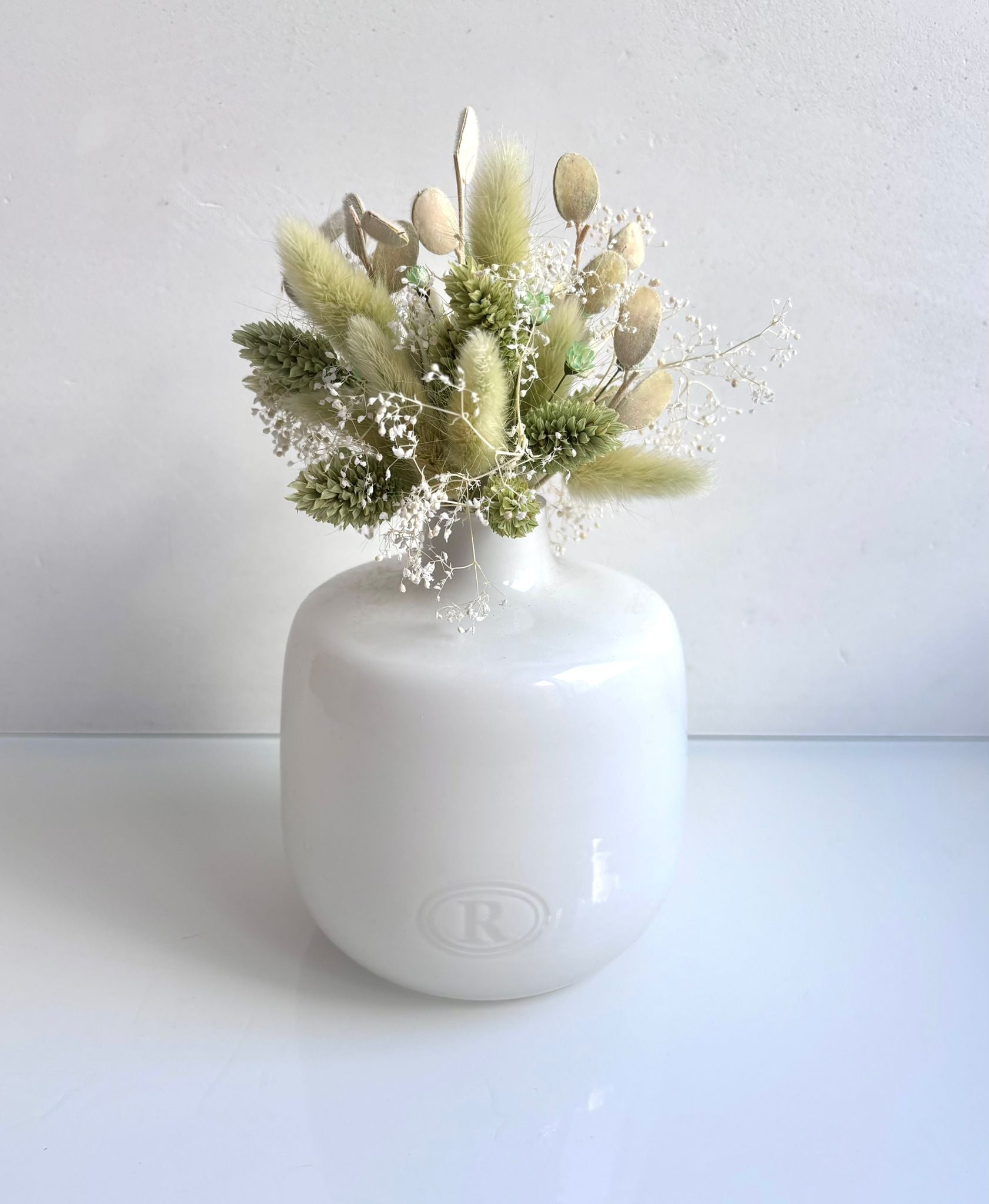 Vaas Riverdale wit met lichtgroene droogbloemen
Hoogte: 21cm
Prijs: €25,90
Stock: 1