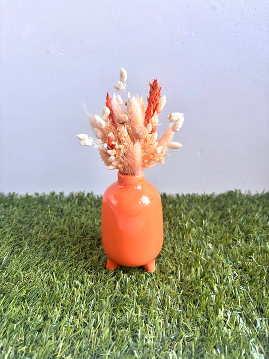 OK - Vaasje oranje op voet
kleuren: Oranje en wit
H 19cm
€18,90
Voorraad: 1