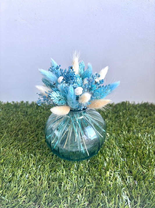 OK - Transparant vaasje blauw met mix blauw en witte droogbloemen
H 15cm
€22,00
Voorraad: 1