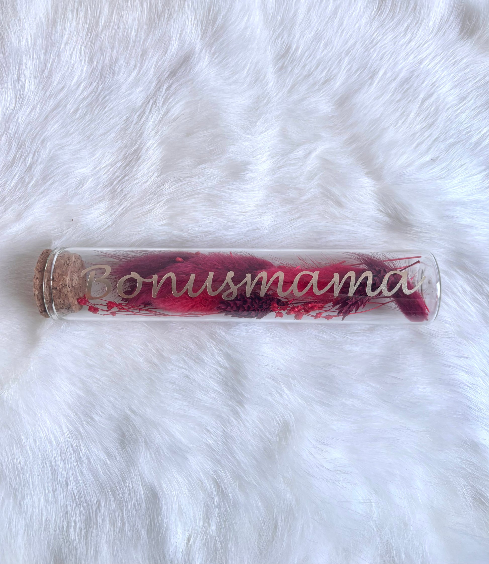 OK - Glazen buisje met kurk
rode droogbloemen
Tekst: bonusmama goud
B 15cm 
D 3cm
Prijs: €6,50
Voorraad: 1